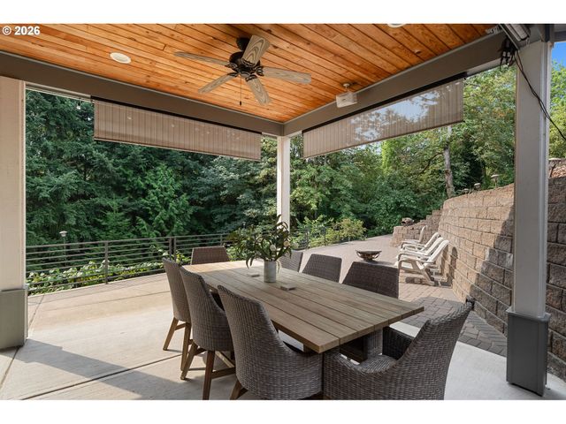 2903 Ne FREMONT Dr, Portland, OR 97220