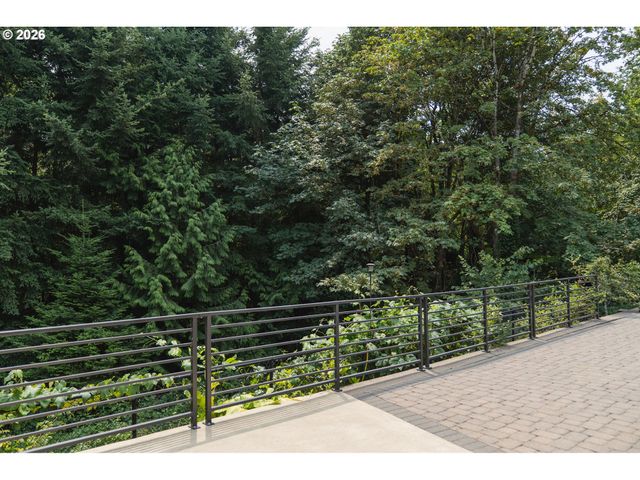 2903 Ne FREMONT Dr, Portland, OR 97220