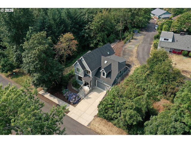 2903 Ne FREMONT Dr, Portland, OR 97220