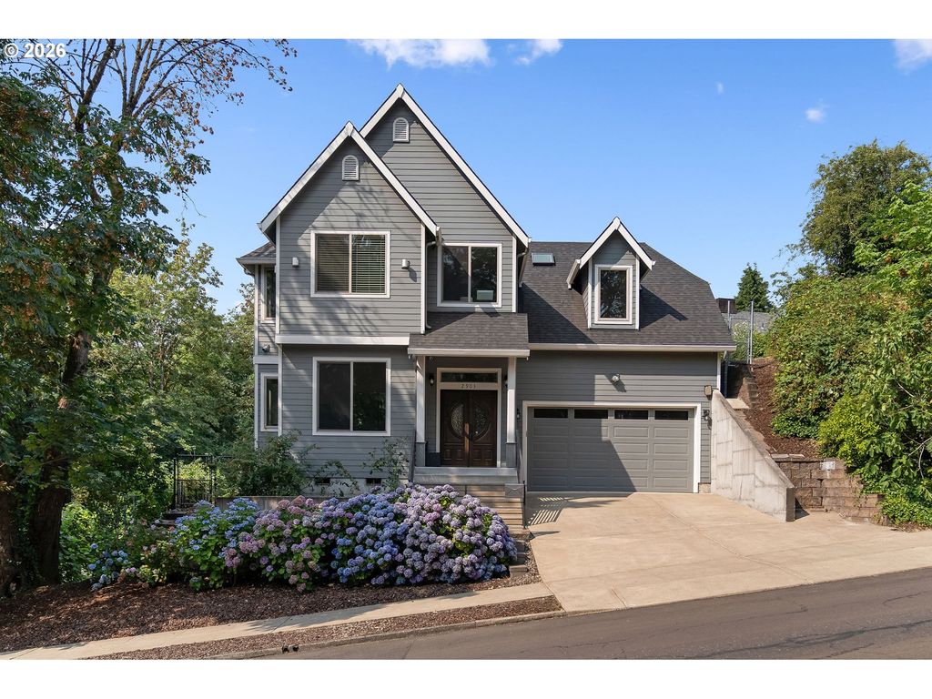 2903 Ne FREMONT Dr, Portland, OR 97220