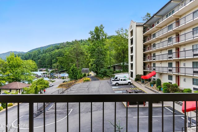 102 Baskins Creek 207, Gatlinburg, TN 37738