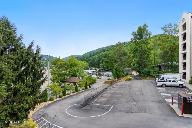 102 Baskins Creek 207, Gatlinburg, TN 37738