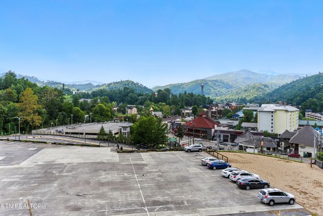 102 Baskins Creek 207, Gatlinburg, TN 37738