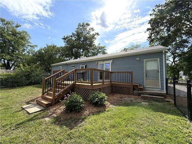 17223 Chula Vista Drive, Belton, MO 64012