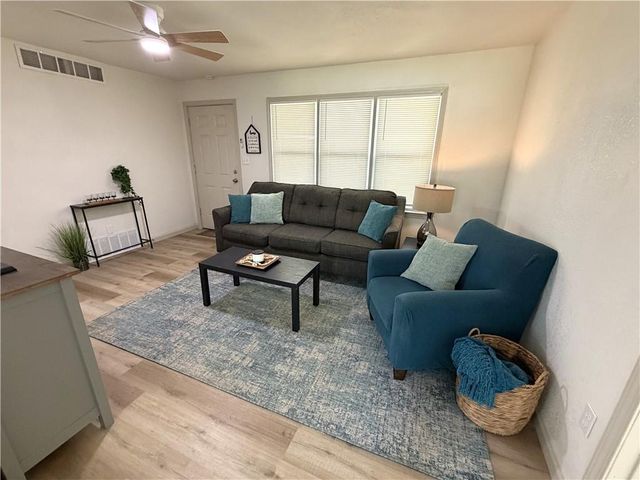 17223 Chula Vista Drive, Belton, MO 64012