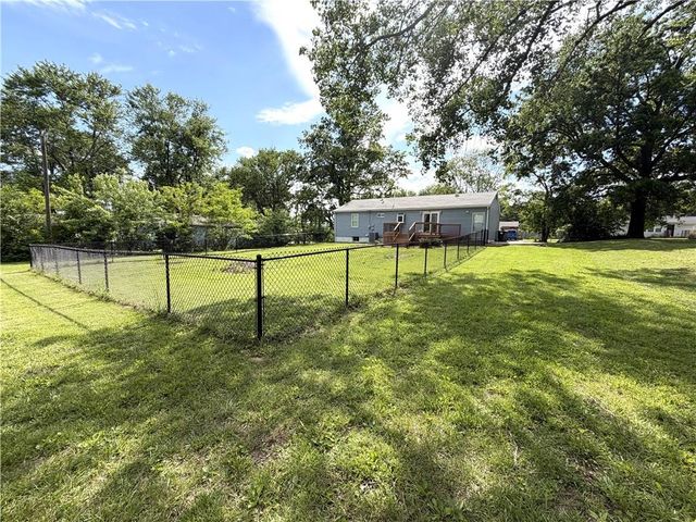 17223 Chula Vista Drive, Belton, MO 64012