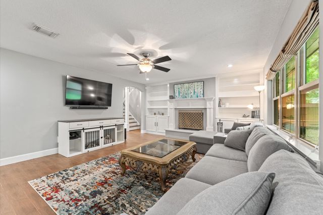 107 Royal Court, Friendswood, TX 77546