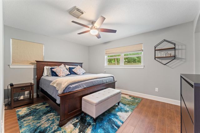 107 Royal Court, Friendswood, TX 77546