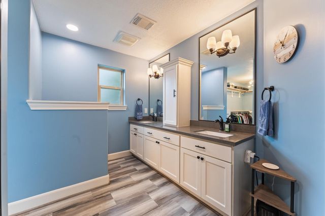 107 Royal Court, Friendswood, TX 77546