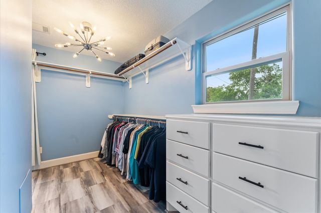 107 Royal Court, Friendswood, TX 77546