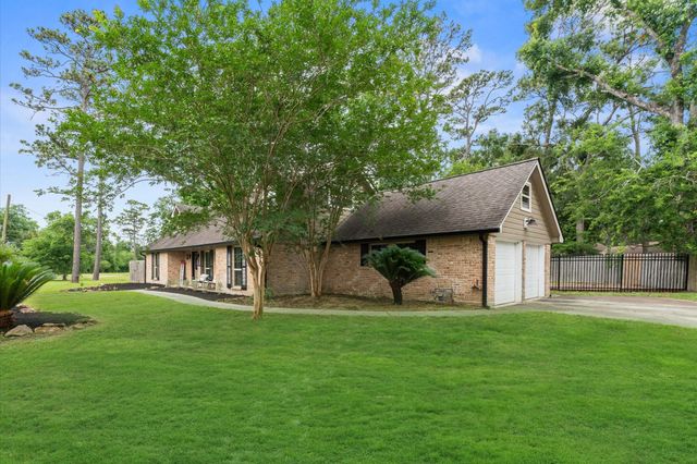 107 Royal Court, Friendswood, TX 77546