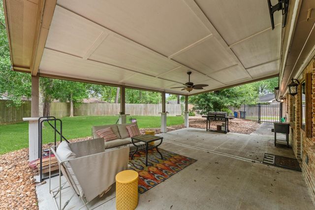 107 Royal Court, Friendswood, TX 77546