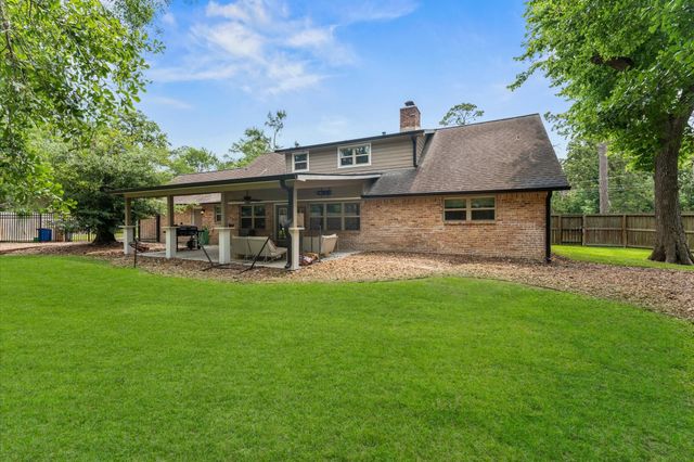 107 Royal Court, Friendswood, TX 77546