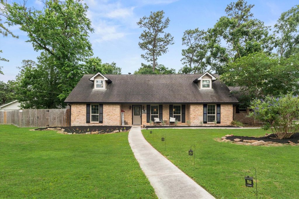 107 Royal Court, Friendswood, TX 77546