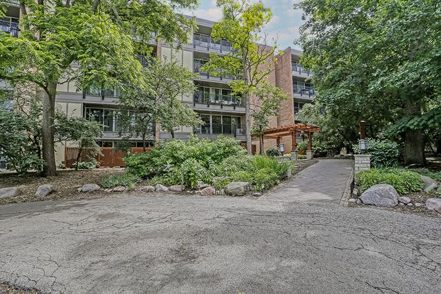 5900 Oakwood Drive 2H, Lisle, IL 60532