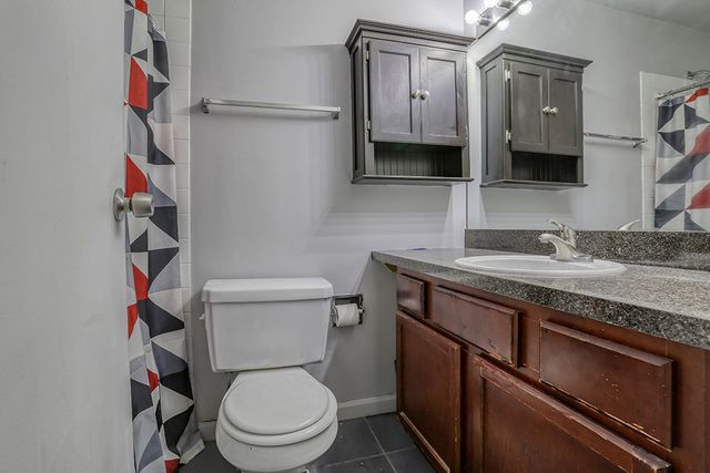5900 Oakwood Drive 2H, Lisle, IL 60532