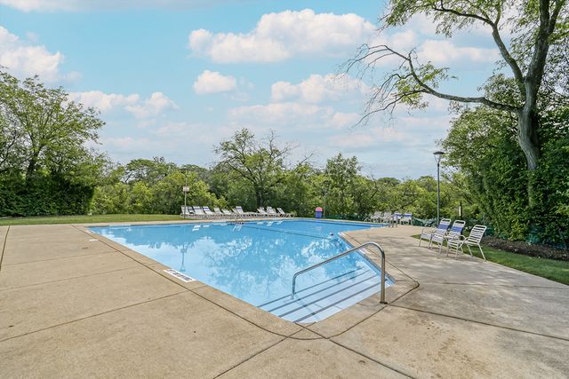 5900 Oakwood Drive 2H, Lisle, IL 60532