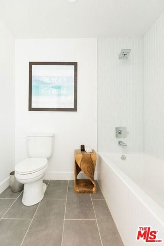 14827 Victory Boulevard, Van Nuys, CA 91411