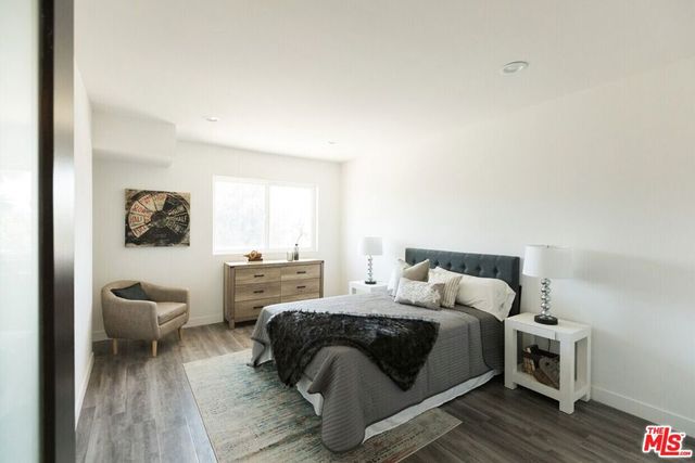 14827 Victory Boulevard, Van Nuys, CA 91411