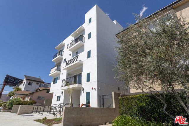 14827 Victory Boulevard, Van Nuys, CA 91411