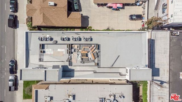 14827 Victory Boulevard, Van Nuys, CA 91411