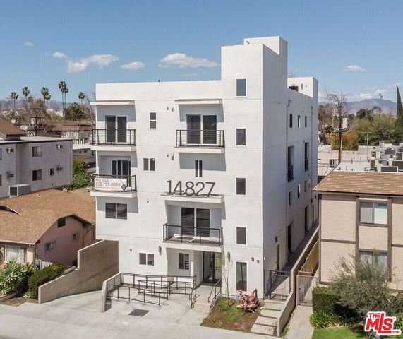 14827 Victory Boulevard, Van Nuys, CA 91411