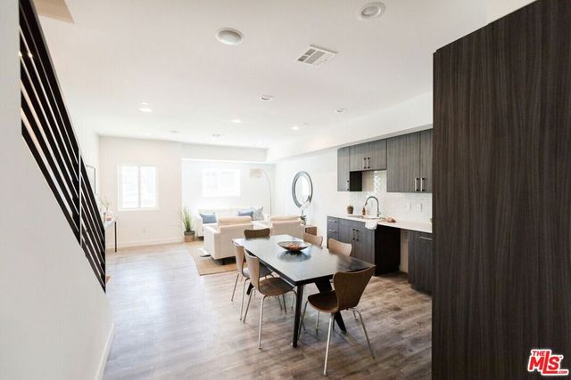 14827 Victory Boulevard, Van Nuys, CA 91411