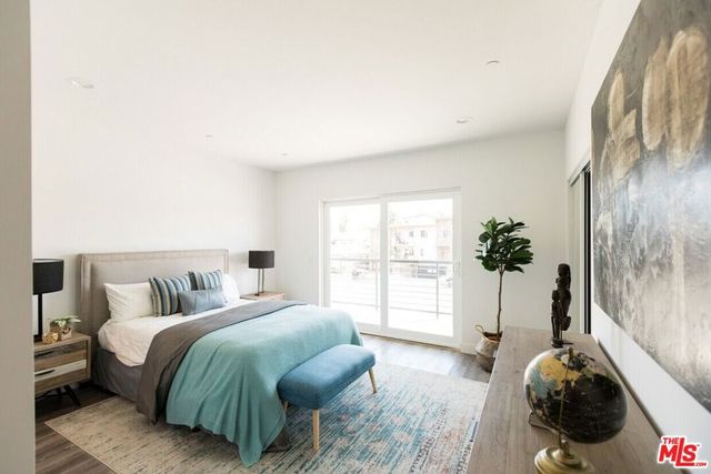 14827 Victory Boulevard, Van Nuys, CA 91411