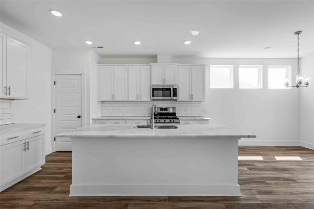 3521 Kemp Drive, Heartland, TX 75126
