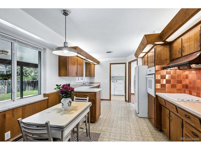 385 Oakland St, Aurora, CO 80010