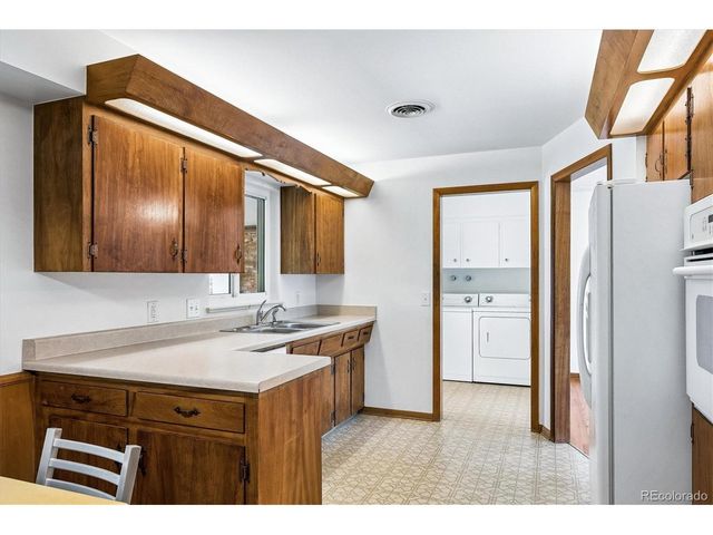 385 Oakland St, Aurora, CO 80010