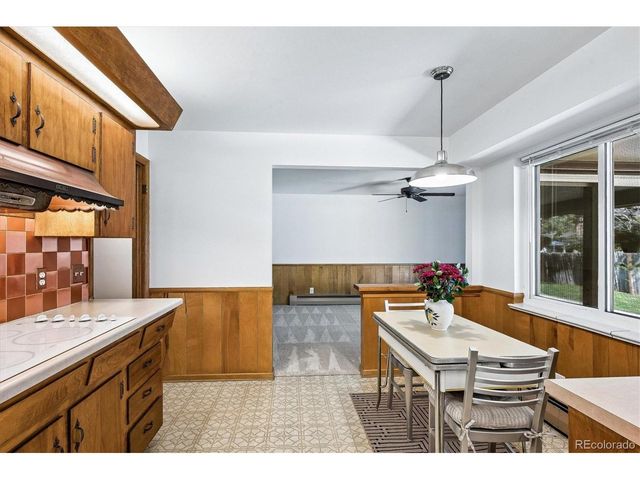 385 Oakland St, Aurora, CO 80010