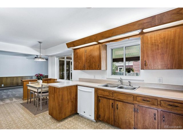 385 Oakland St, Aurora, CO 80010
