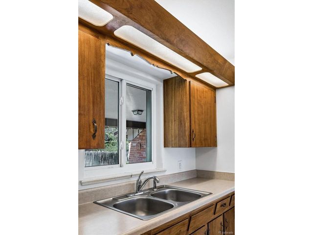 385 Oakland St, Aurora, CO 80010