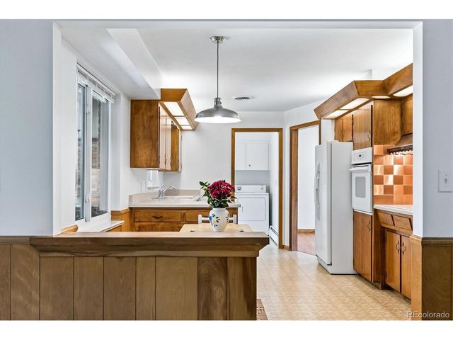 385 Oakland St, Aurora, CO 80010