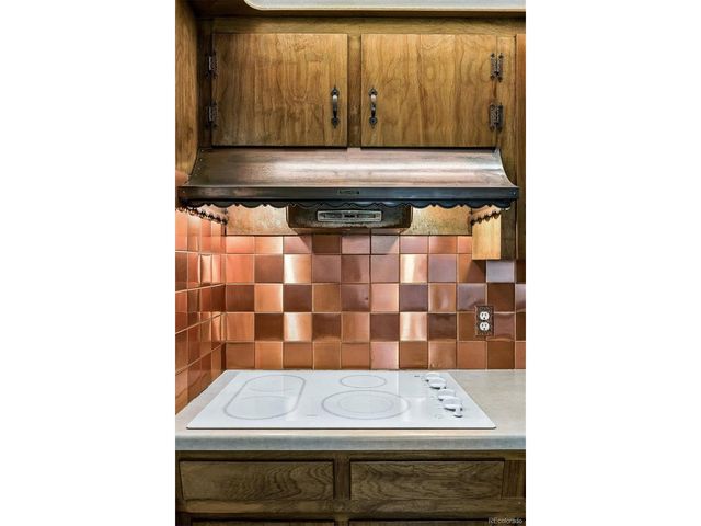 385 Oakland St, Aurora, CO 80010