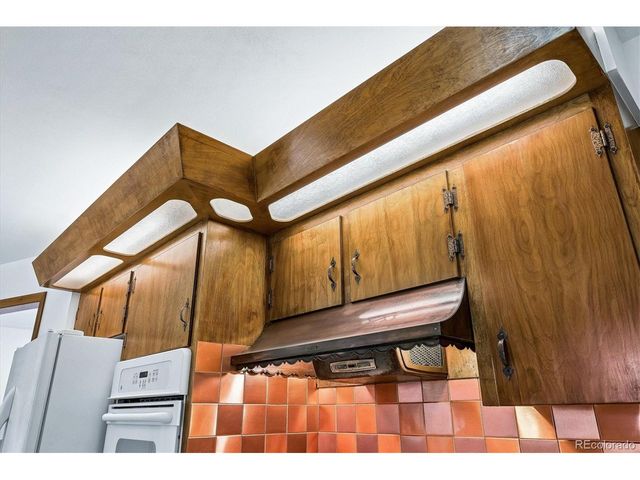 385 Oakland St, Aurora, CO 80010