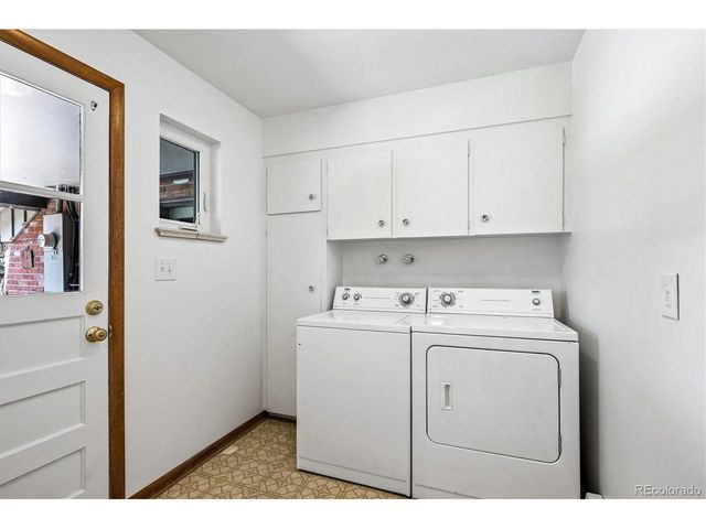 385 Oakland St, Aurora, CO 80010