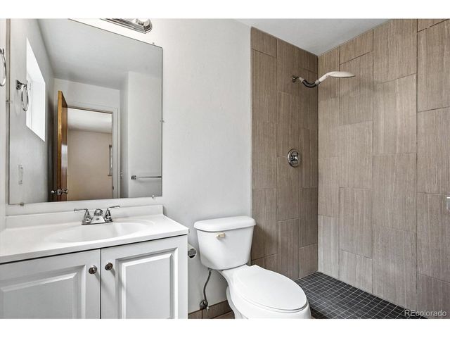 385 Oakland St, Aurora, CO 80010