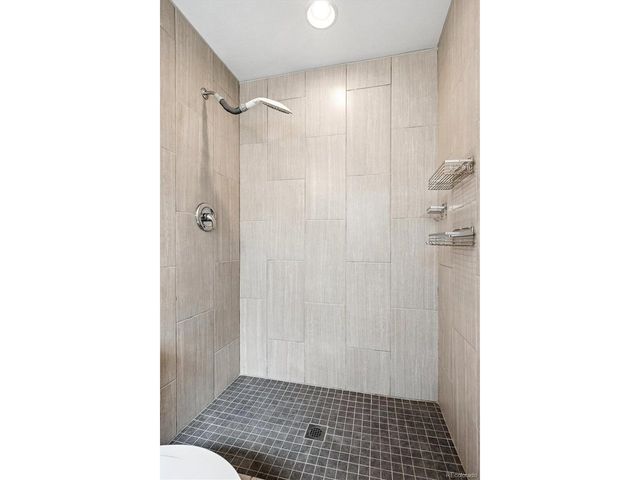385 Oakland St, Aurora, CO 80010