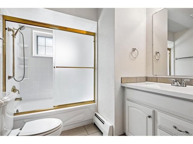385 Oakland St, Aurora, CO 80010