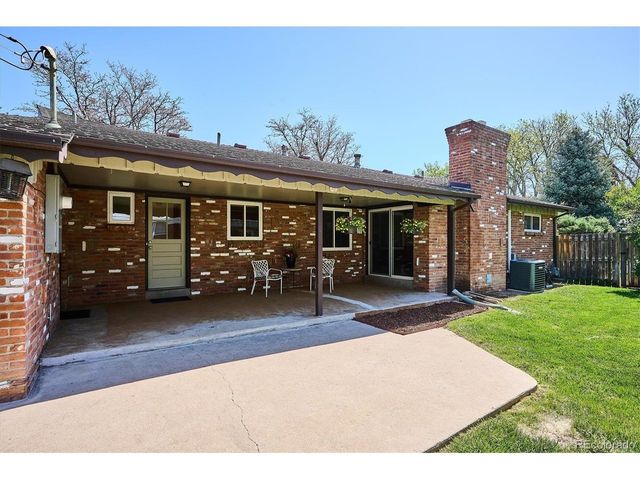 385 Oakland St, Aurora, CO 80010
