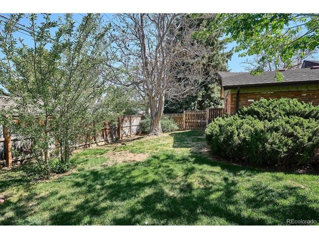 385 Oakland St, Aurora, CO 80010