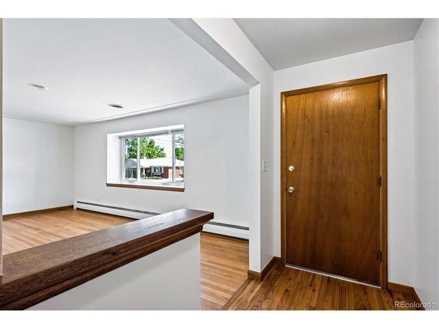385 Oakland St, Aurora, CO 80010