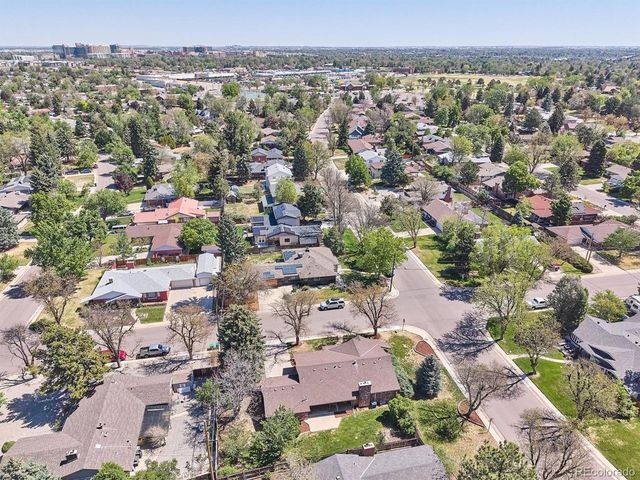 385 Oakland St, Aurora, CO 80010