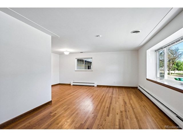 385 Oakland St, Aurora, CO 80010
