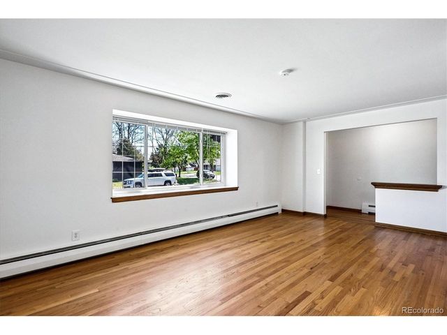 385 Oakland St, Aurora, CO 80010