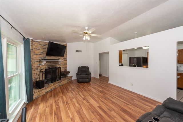6700 Sunnybank Drive, Fort Worth, TX 76137