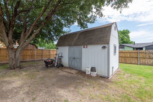 6700 Sunnybank Drive, Fort Worth, TX 76137