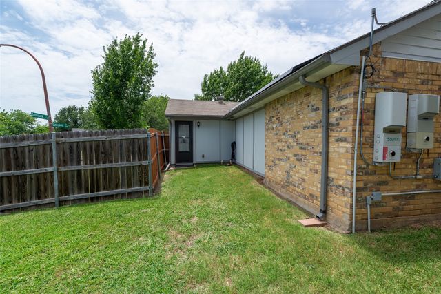 6700 Sunnybank Drive, Fort Worth, TX 76137